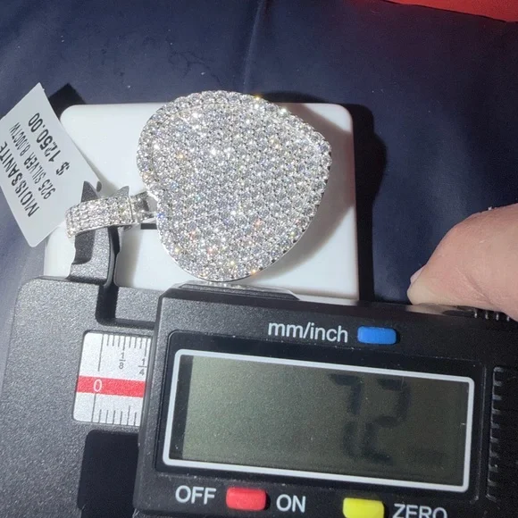 Lage heart pendant MOISSANITE
925 SILVER 8.00CTW
$ 1250.00 - Picture 4 of 12